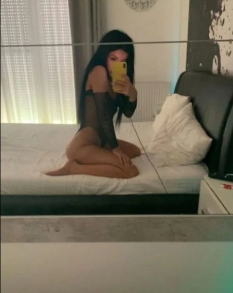 19 ani – Plăceri Intime în Sector 1