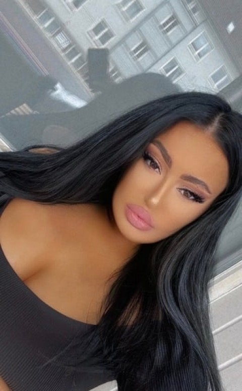 Aventurieră senzuală în Sector 3