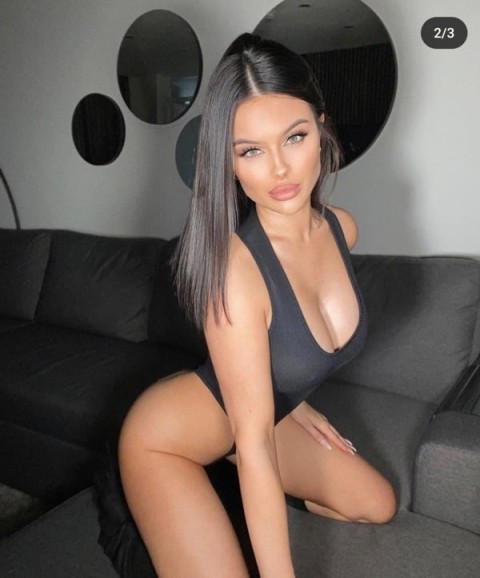 Blondă High Class Disponibilă pentru Deplasări