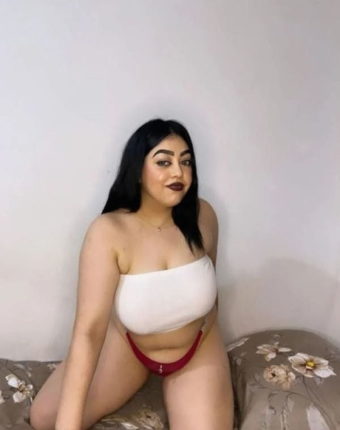 Brunetă Discretă pentru Momente Unice în Călimănești