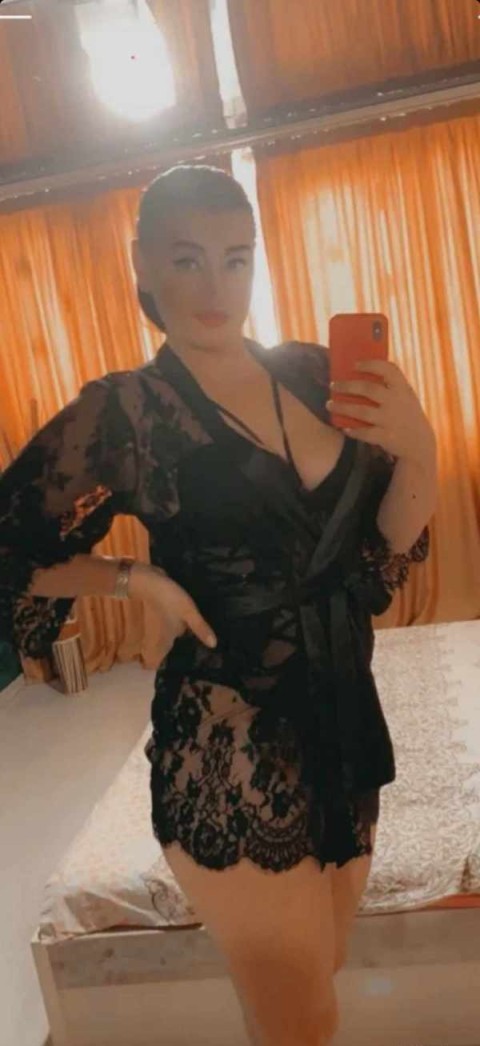 Bruneta Senzuală, 24 de Ani, în Ștefan cel Mare · escortă masculină