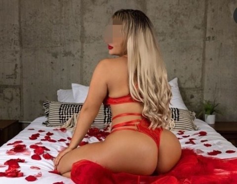Cristina – Aspect de Model, Doar Deplasări în Bacău
