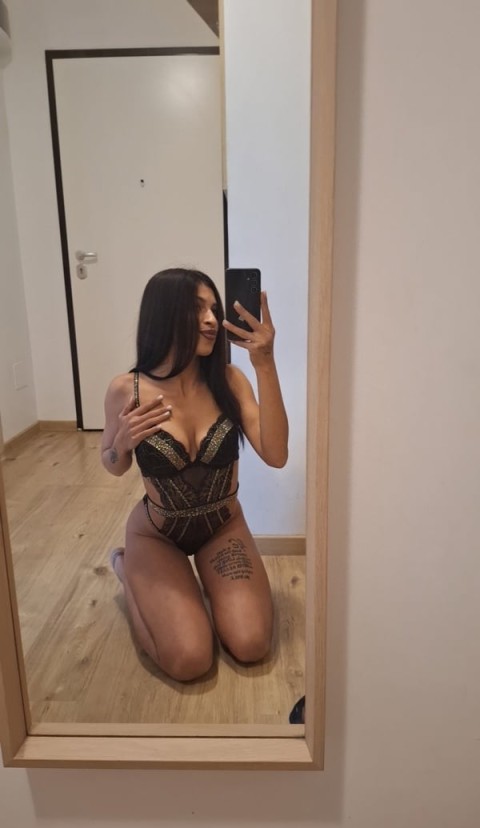 Discreție maximă cu Aleszia, escortă nimfomană în Bacău