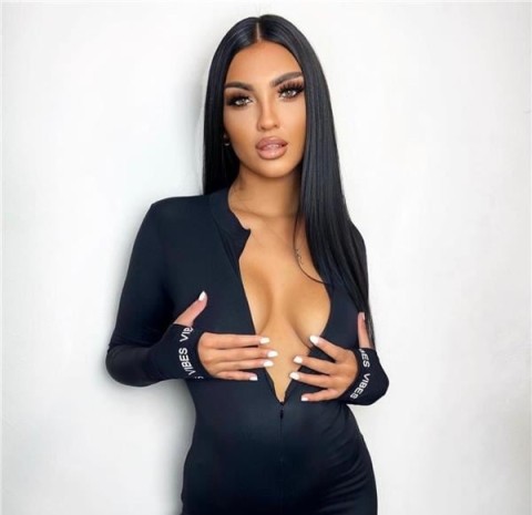 Doamnă matură de 50 ani în Sebastian – Experiențe unice și fantezii împlinite