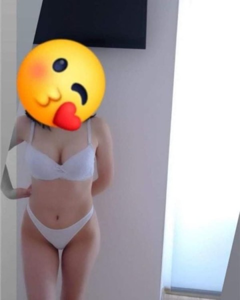 Dominantă și Seducătoare în Alba: Miky, Escortă Roșcată