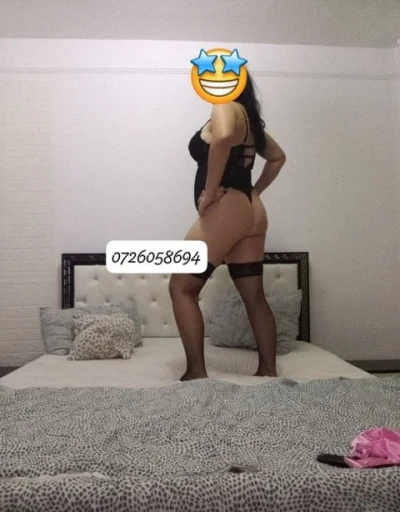 Două Fete Încântătoare în Satu Mare