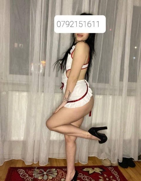 Ebony Delia din Militari Residence