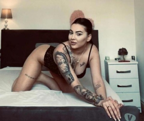 Escortă Accept Cupluri – Experiențe Inedite cu Mistress Alice