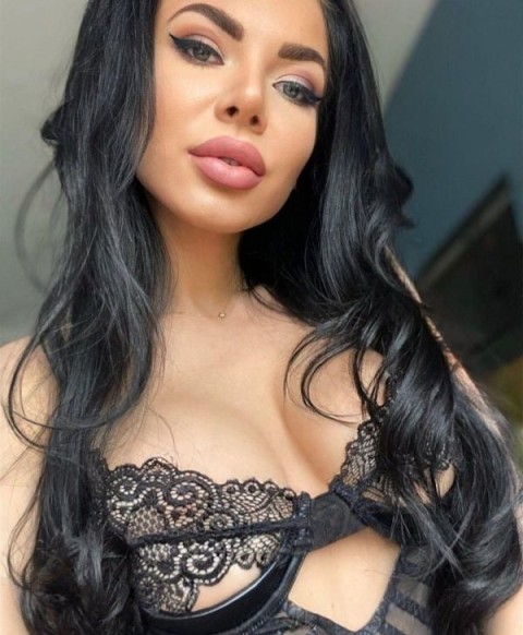 Escortă Anunț: Bruneta cu Forme din Mihai Bravu