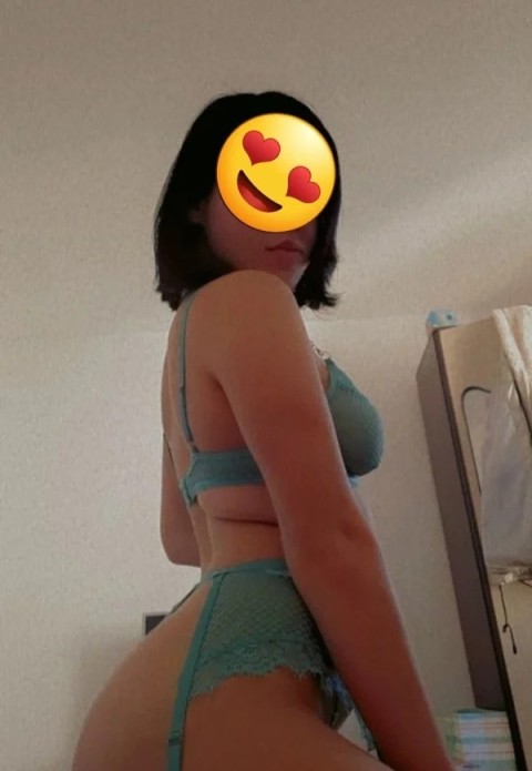 Escortă cu forme voluptuoase în Bistrița