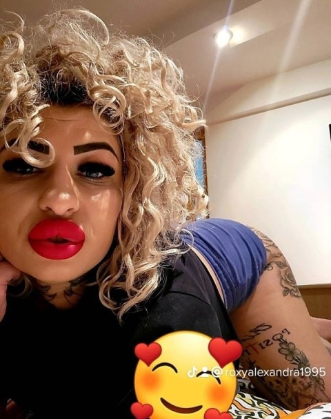 Escortă de etnie brunetă sexi în Piața Alba Iulia