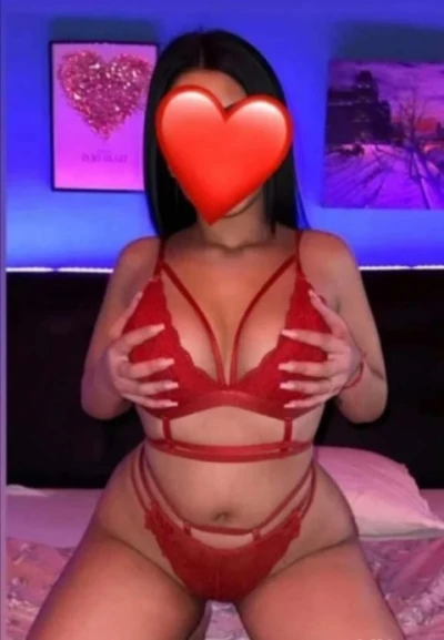 Escortă de etnie cu aspect de model în Ghencea