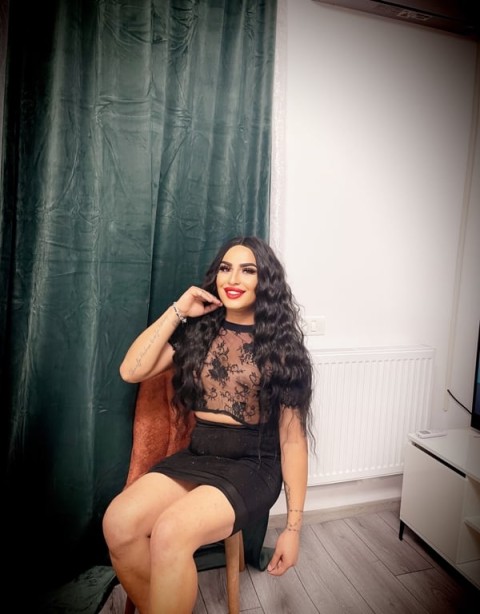 Escortă Doamnă Matură în Plaza – Experiențe Unice