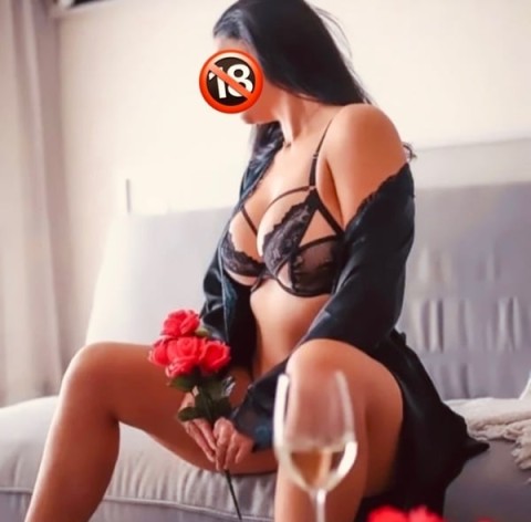 Escortă Fantezii: Blonda Jucăușă pentru Plăceri Intense în Sector 1