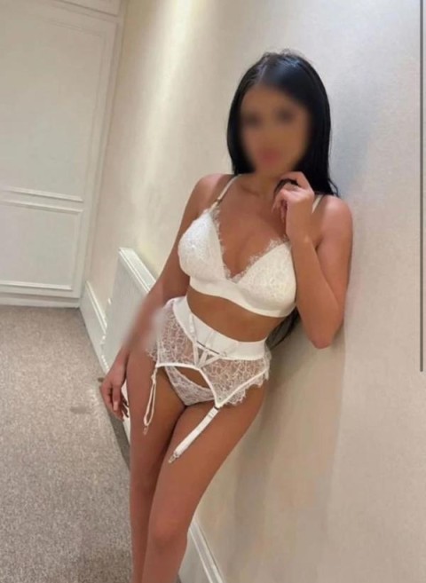 Escortă Fantezii în Drăgășani – Tania, Reală și Disponibilă!