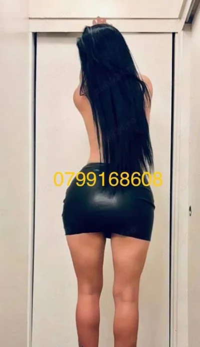 Escortă Femboy cu Forme Generoase în Sector 3