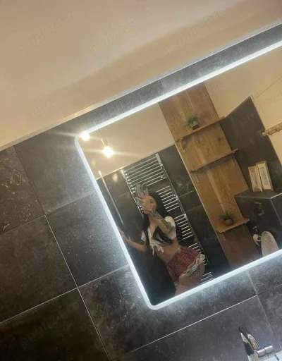 Escortă graviduță în Militari