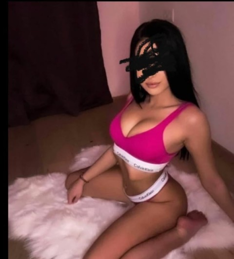 Escortă Masculină cu Piercing Intim în Piața Iancului