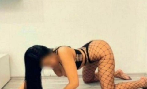 Escortă neagră pentru momente incendiare