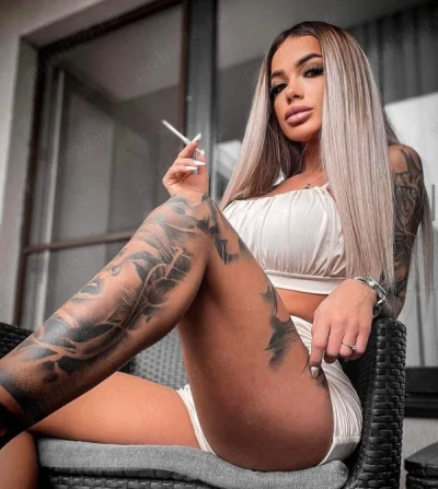Escortă Însărcinată pentru Plăceri Unice