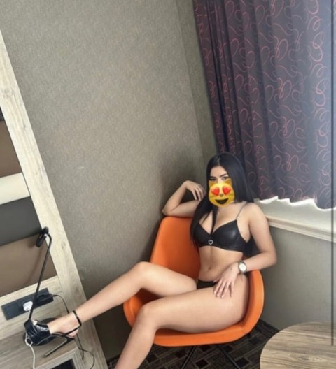 Escortă Reală în Lacul Tei