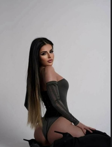 Escortă Superbă în Arad – Experiență Unică cu Oferte Exclusive · escortă 140 cm