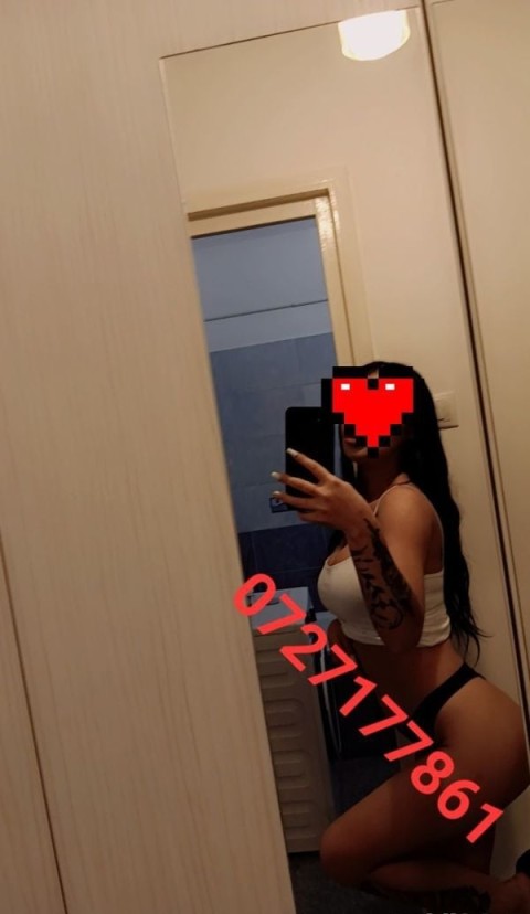 Escortă superbă în Piața Romană