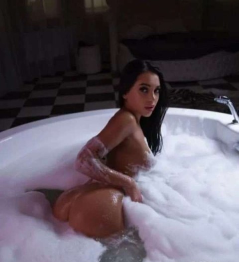 Escortă Tatuată în Brâncoveanu