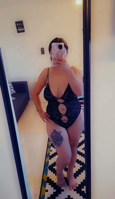 Escortă ucraineancă brunetă slim în Brașov