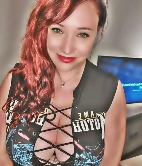 Escortă Webcam pentru Show-uri Exclusive în Obor