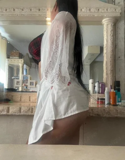 Experiențe de Neuitat cu O Brunetă Rafinată în Oradea · sex anal