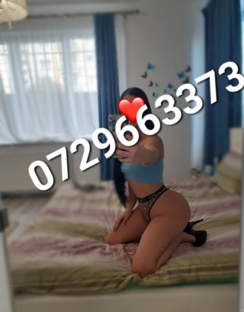 Explorări Intime cu Cameră BDSM în DCC