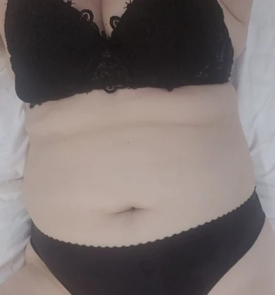 GFE Blondă Busty în Bușteni – Experiență Unică