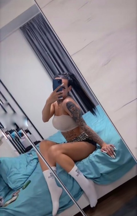 Grecoaică Seducătoare pentru Întâlniri Incendiare