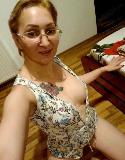 Joc de Rol cu O Doamnă Matură în Regie