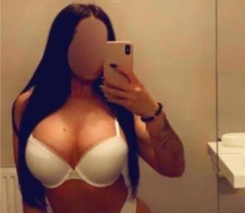 Maya, Escortă Superbă la Hotel în Sala Palatului