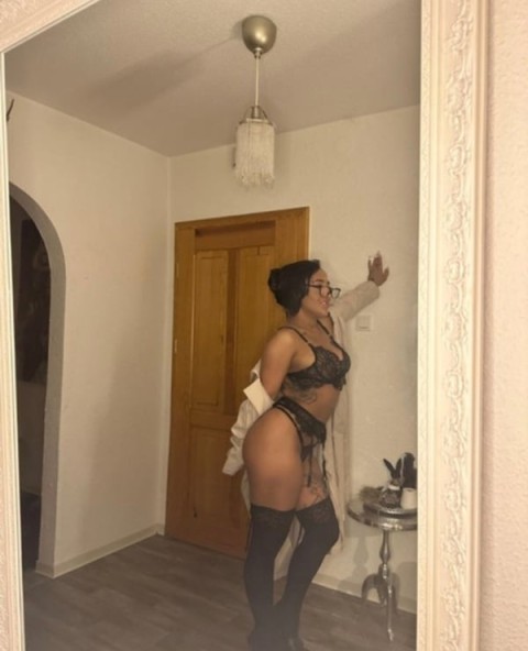 Nefumătoare cu Forme Rubensiene în Alba Iulia