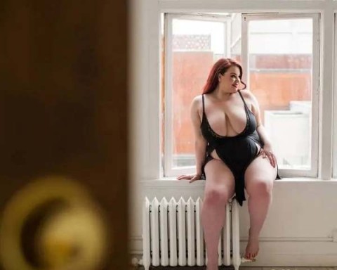 Întâlniri Incitante la Piața Sudului cu Escorta de 20 de Ani · Brașov