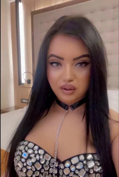 Ochi Albaștri și Plăceri Maxime în Tineretului