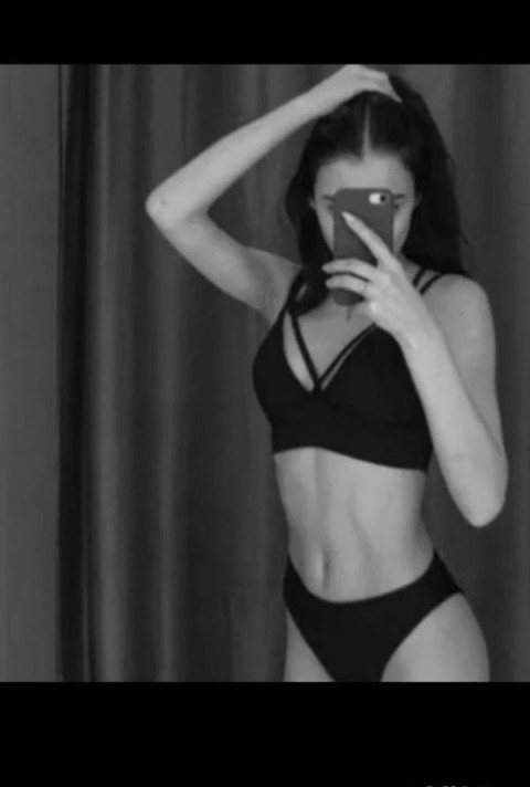 Piele Catifelată și Experiență Matură în Drumul Taberei