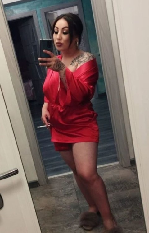 Poze Verificate – Blonda Discretă și Pasională