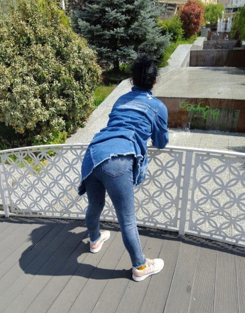 Pup Play cu Forme Voluptoase în Berceni