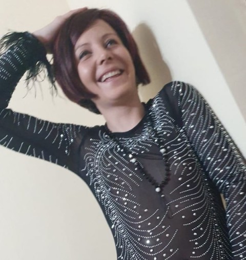 Seducătoare Brunetă Disponibilă pentru Deplasări în Iași