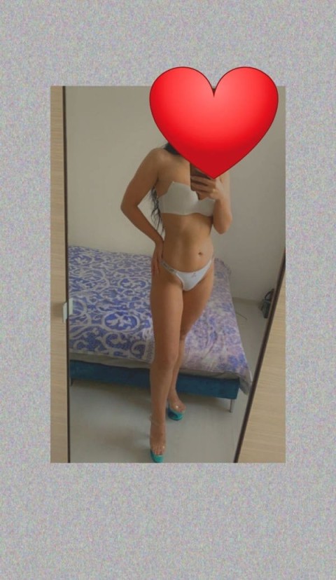 Slabă și Sexy în Târgu Neamț