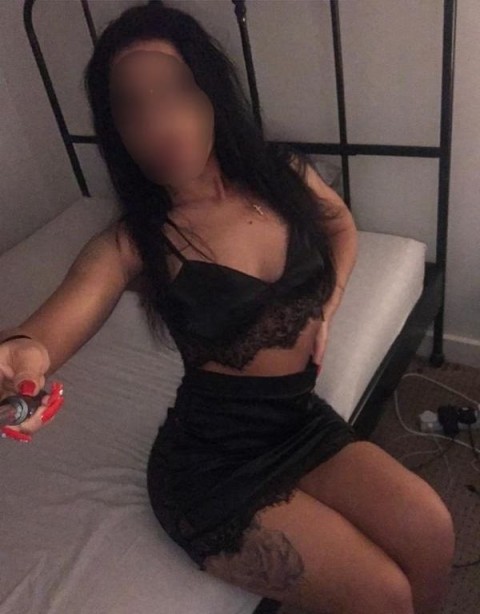 Stop!!!pufi la voi !!! acum am revenit !!!!! · siluetă fină