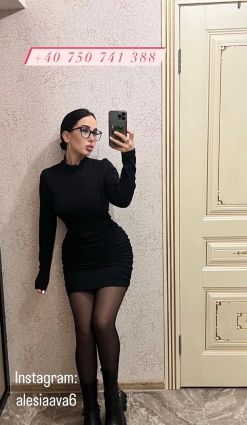 Tunsă Scurtă și Seducătoare în Bacău