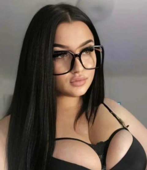 Uniforme Seducătoare cu Maya