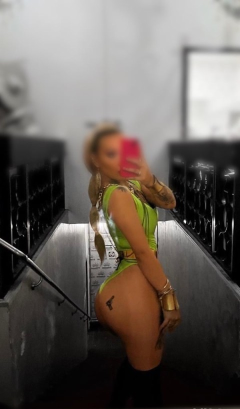 VIP Escortă Blondă în Plaza